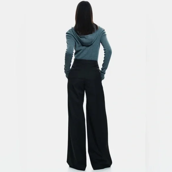 H&M A/W 2025
WOOL-BLEND WRAP-DETAIL PANTS - Picture 4 of 5